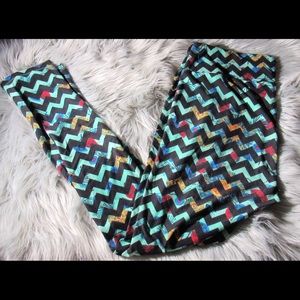 🦄 Lularoe Floral Chevron Tall & Curvy Leggings